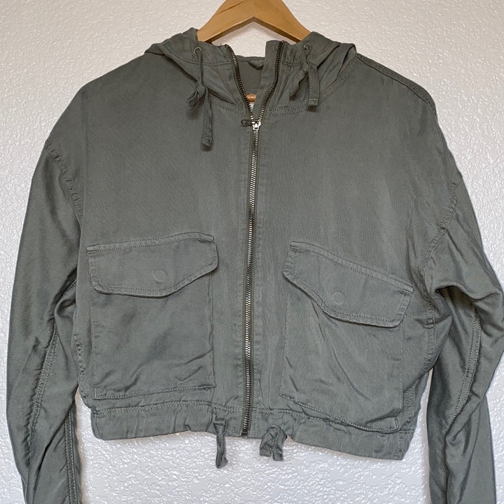A&F cropped hoodie